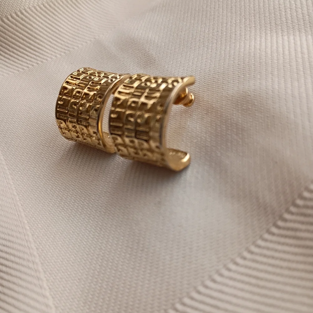 Givenchy Geometric Pattern Wide Vintage Gold Plated Pierced Earrings Authentic